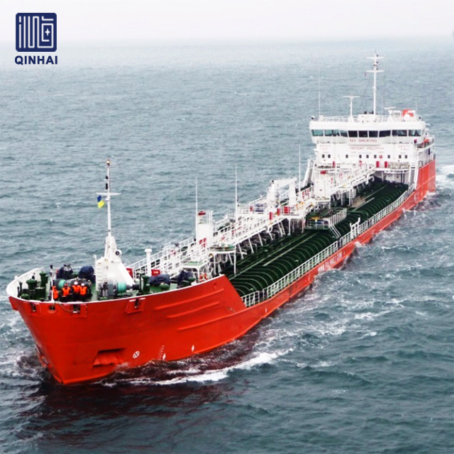 Telakan räätälöidyt 5000 dwt:n öljysäiliöalukset laiva öljynosturilla